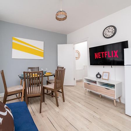 Modern 2 Bed East London Home By Rebby Properties Sleeps 5 Near Canning Town Station المظهر الخارجي الصورة