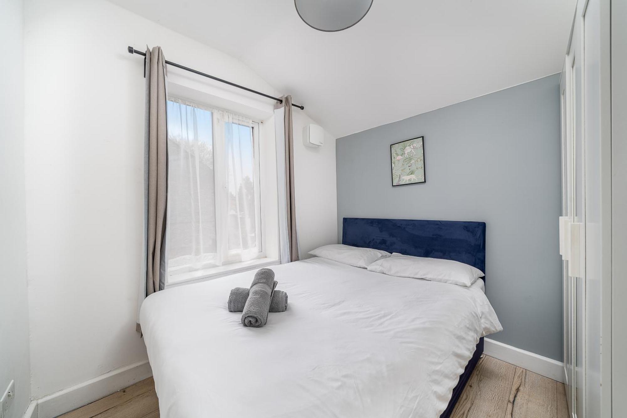 Modern 2 Bed East London Home By Rebby Properties Sleeps 5 Near Canning Town Station المظهر الخارجي الصورة